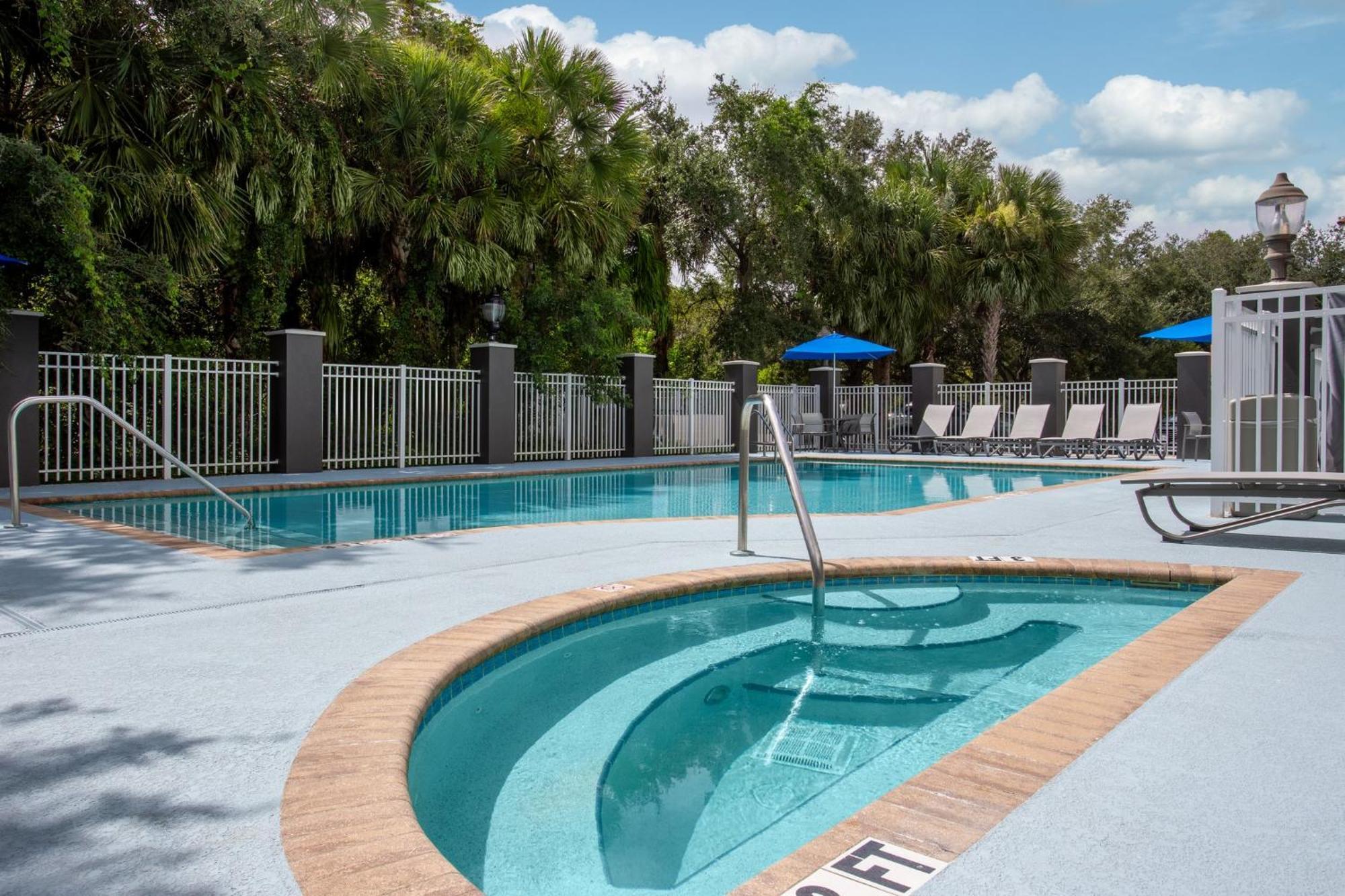 Holiday Inn Express & Suites Bradenton East-Lakewood Ranch By Ihg Экстерьер фото